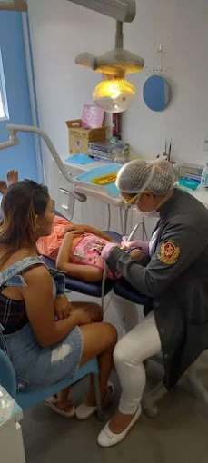 Atendimento odontológico em família na clínica